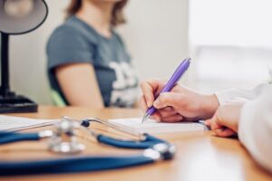 Saiba como requerer uma indenização por dano moral em caso de negativa de cobertura para o fornecimento de medicamentos pelo plano de saúde